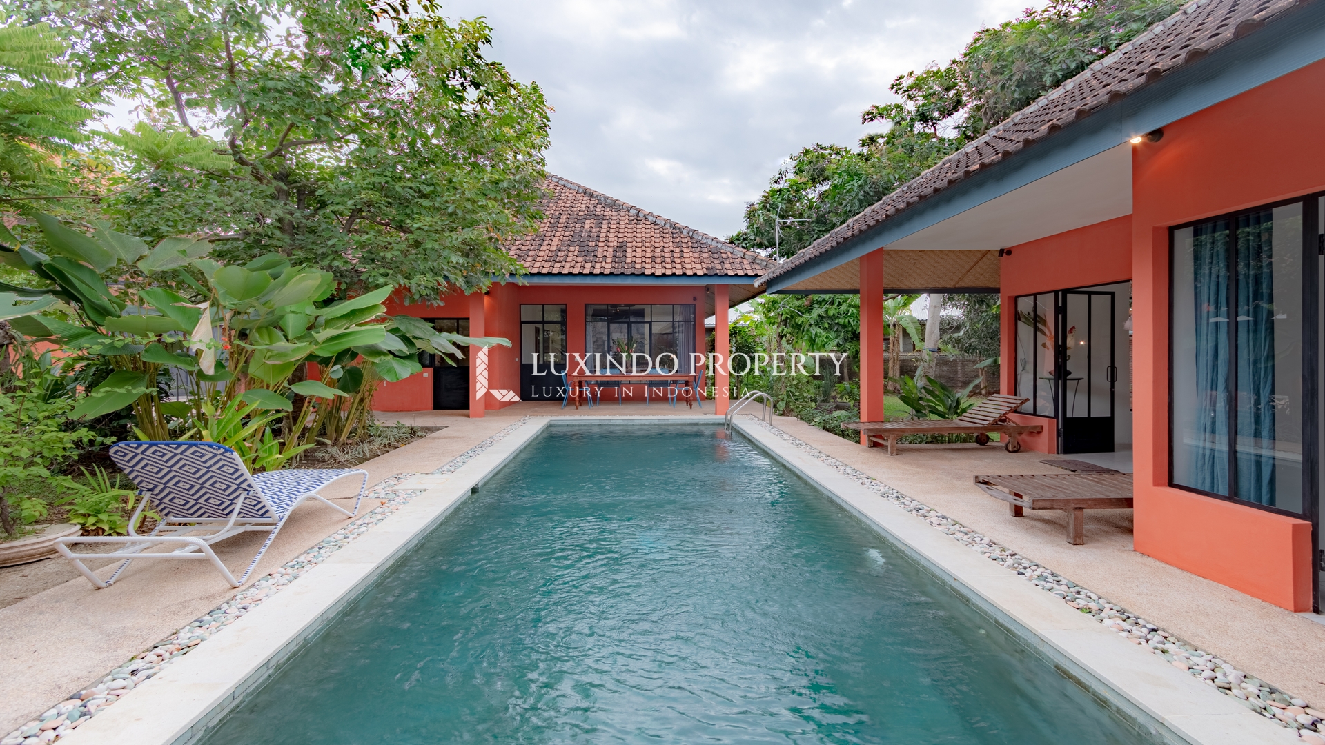 KEROBOKAN - TROPICAL MODERN VILLA WITH GUEST HOUSE FOR LEASEHOLD (LHV998)